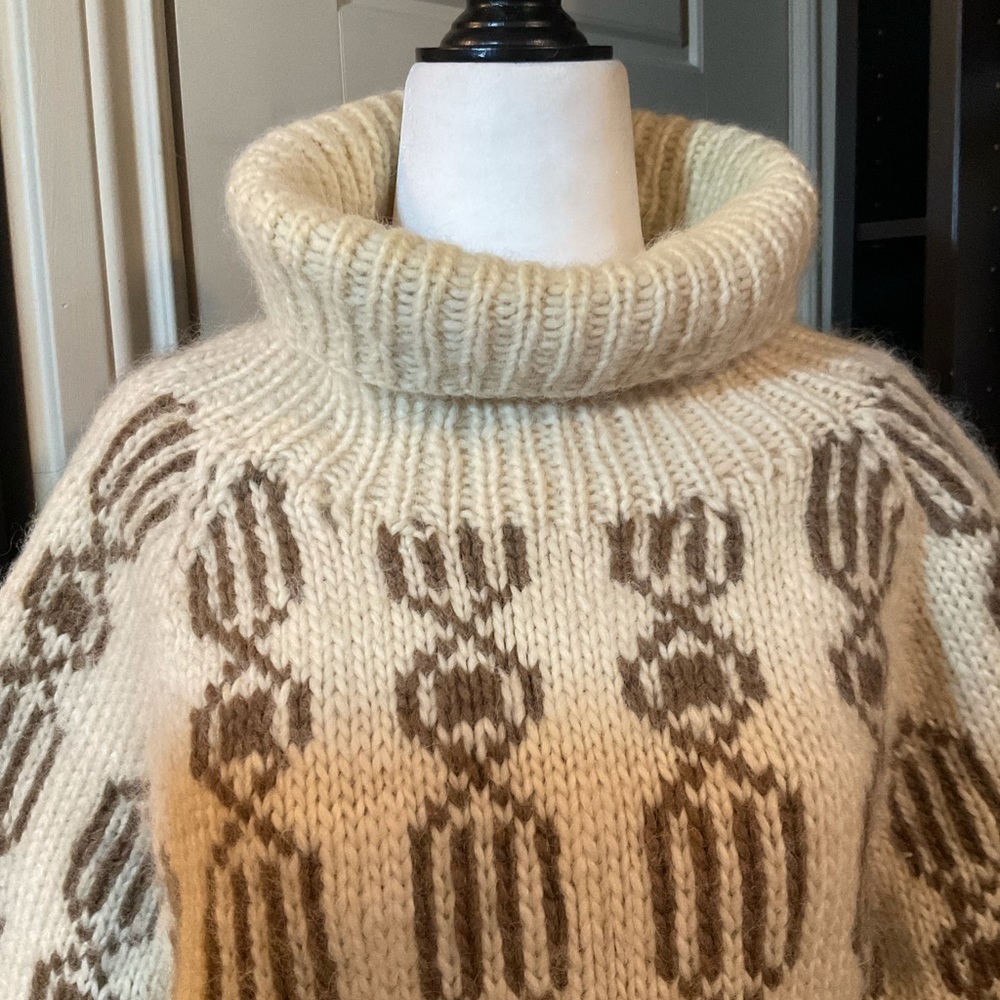 “HAND KNIT” Vintage  Beige and Brown Patterned 100% Wool Sweater. - Picture 8 of 12